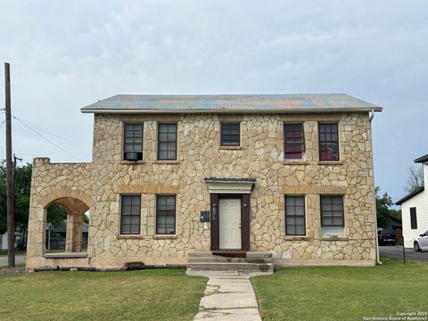 1502 W Woodlawn San Antonio TX 78201