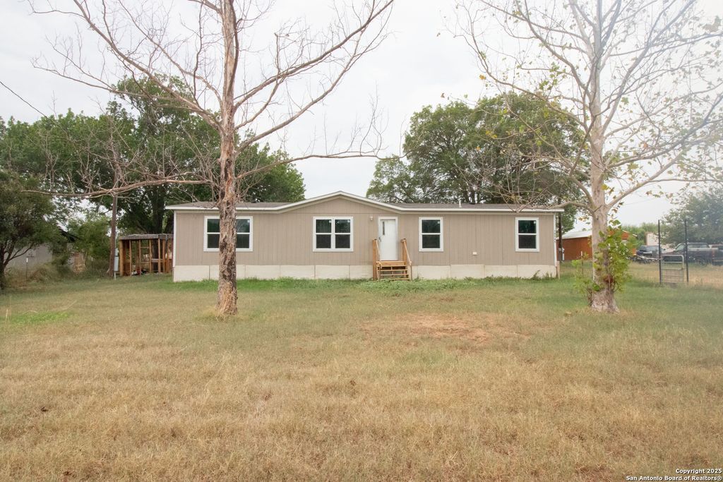 Photo of 19545 FM 463, Devine, TX 78016 (MLS # 1898915)