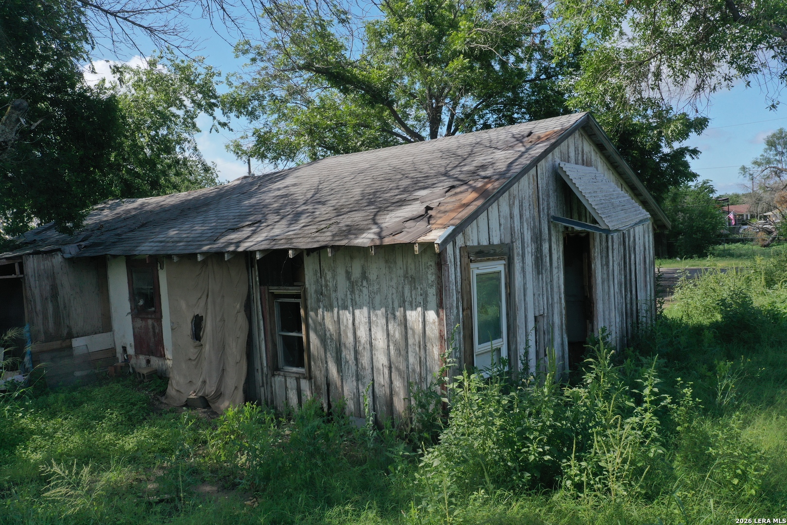 610 W Moore Ave