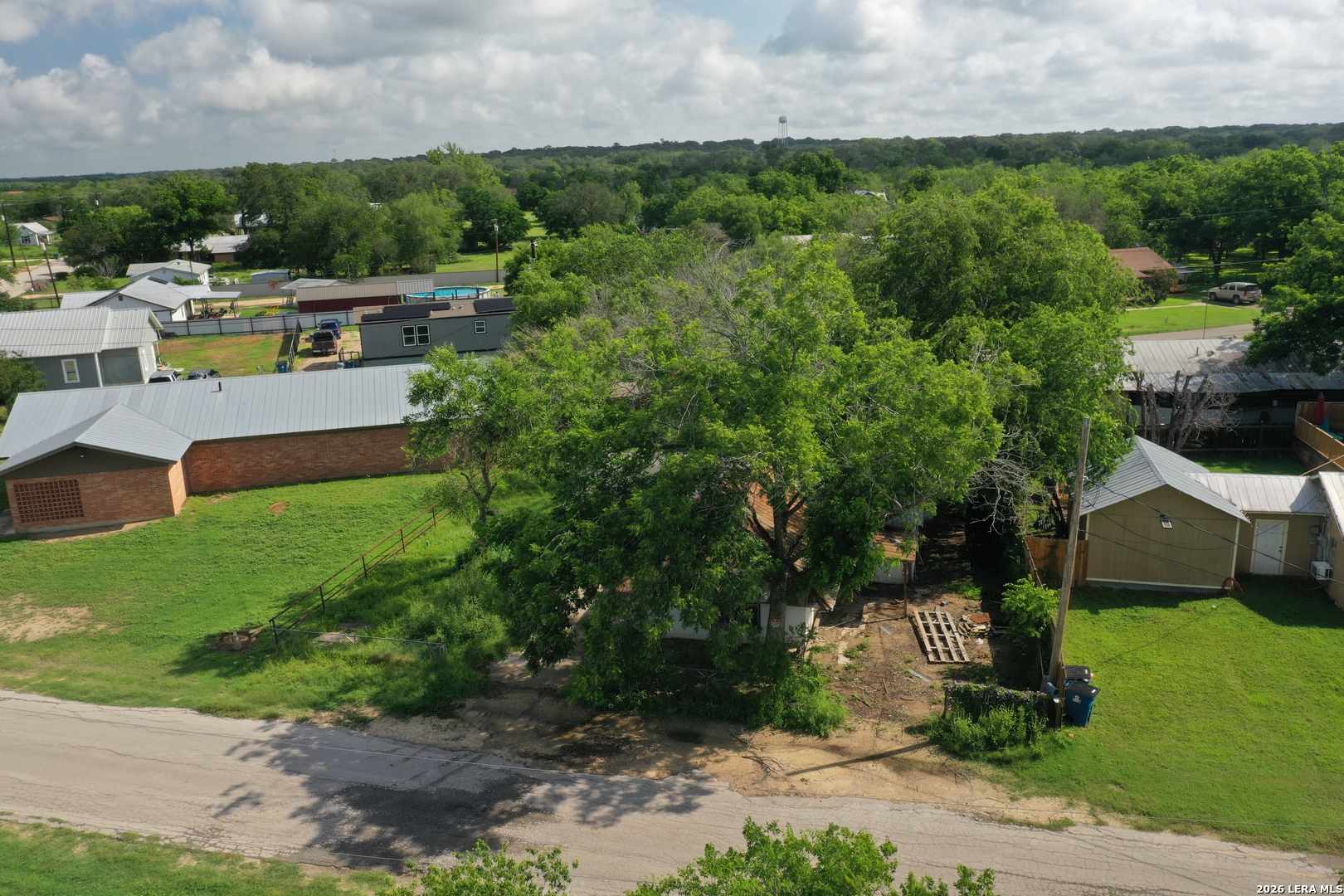 610 W Moore Ave