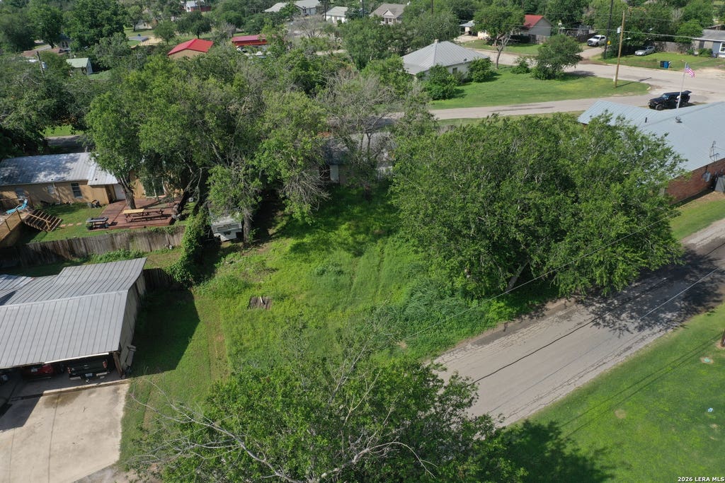 Photo of 610 W Moore Ave, Devine, TX 78016 (MLS # 1972271)