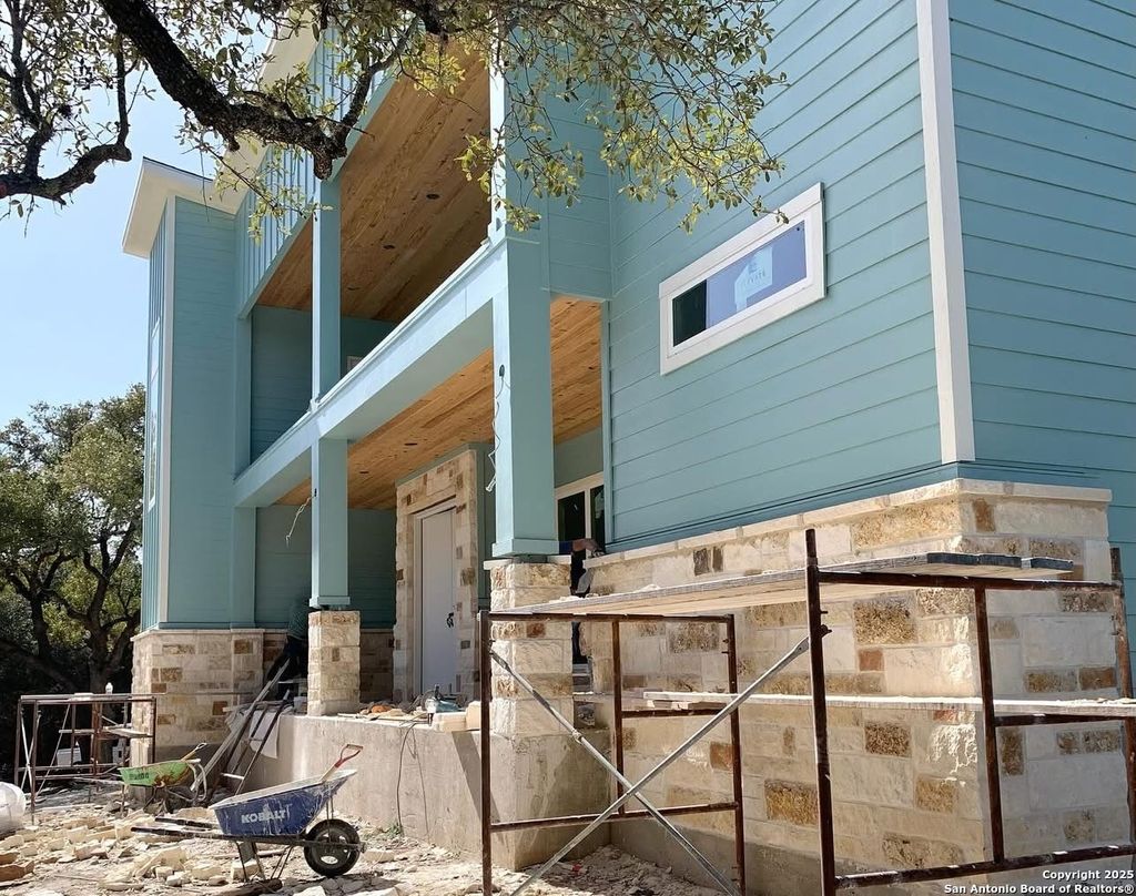 Photo of 748 Riviera, Canyon Lake, TX 78133 (MLS # 1895909)