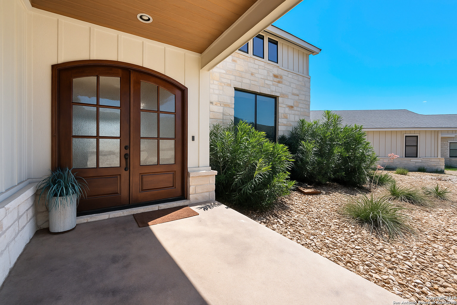 136 Elm Country