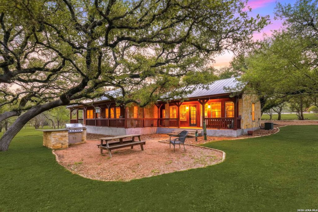 Photo of 213 Timber View, Boerne, TX 78006 (MLS # 1960538)