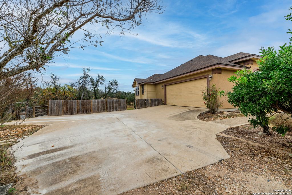 Photo of 406 Cherry Mountain Loop, Fredericksburg, TX 78624 (MLS # 1926225)