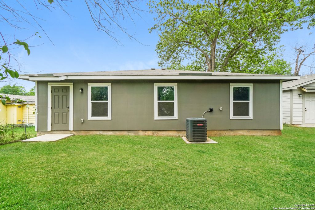 Photo of 1331 Hidalgo, Seguin, TX 78155 (MLS # 1911718)