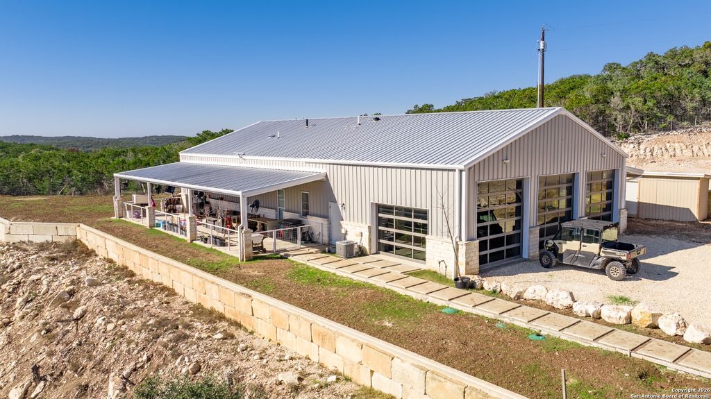 Photo of 225 Arrowhead Lane, Pipe Creek, TX 78063 (MLS # 1932807)