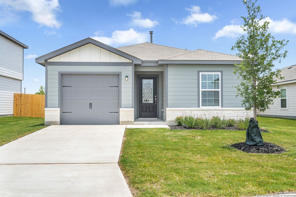 Photo of 11844 Luckey Villa, San Antonio, TX 78252 (MLS # 1930003)