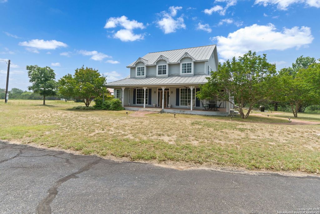 Photo of 103 Saddle View Dr, Boerne, TX 78006 (MLS # 1959664)