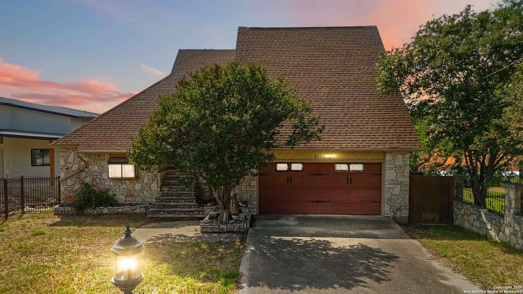 Photo of 2179 Glenn Dr, Canyon Lake, TX 78133 (MLS # 1871921)