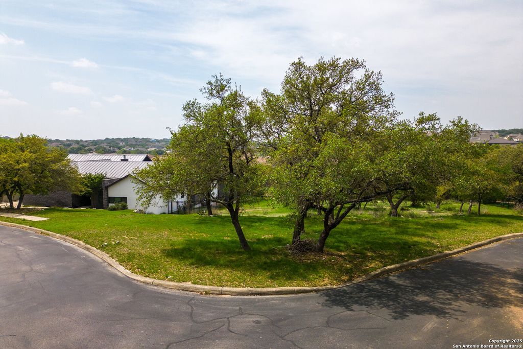 Photo of 602 Sandtrap Ct, San Antonio, TX 78260 (MLS # 1857305)