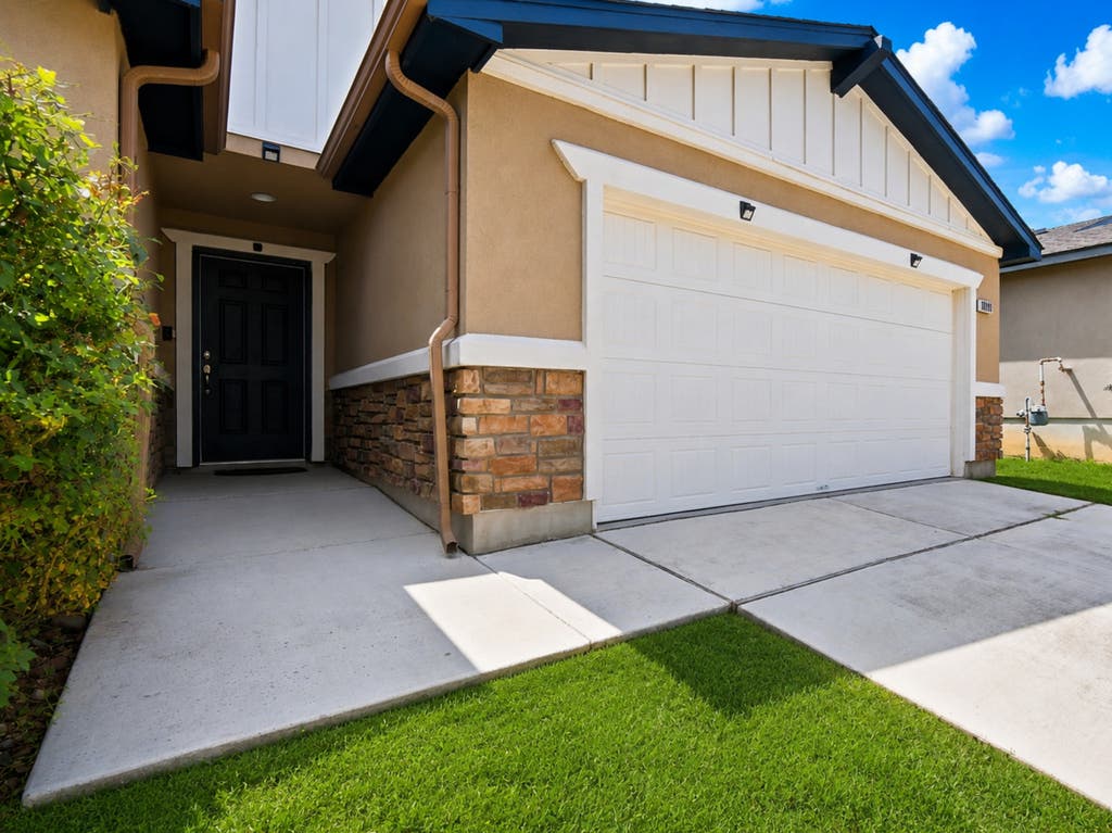 Photo of 10203 Relic Oaks, San Antonio, TX 78240 (MLS # 2008091)