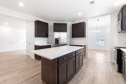 Property photo of 323 Lakeside, Lakehills, TX 78063