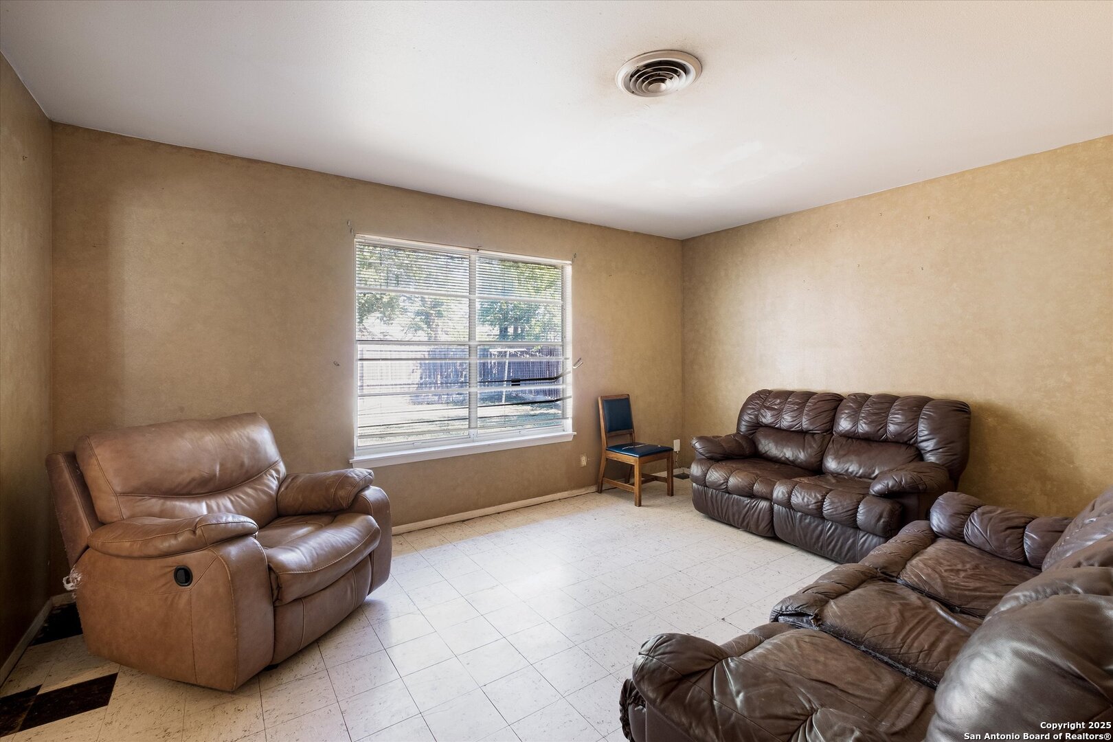 317 E Lindbergh