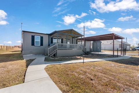 269 W Medina Verde Natalia TX 78059