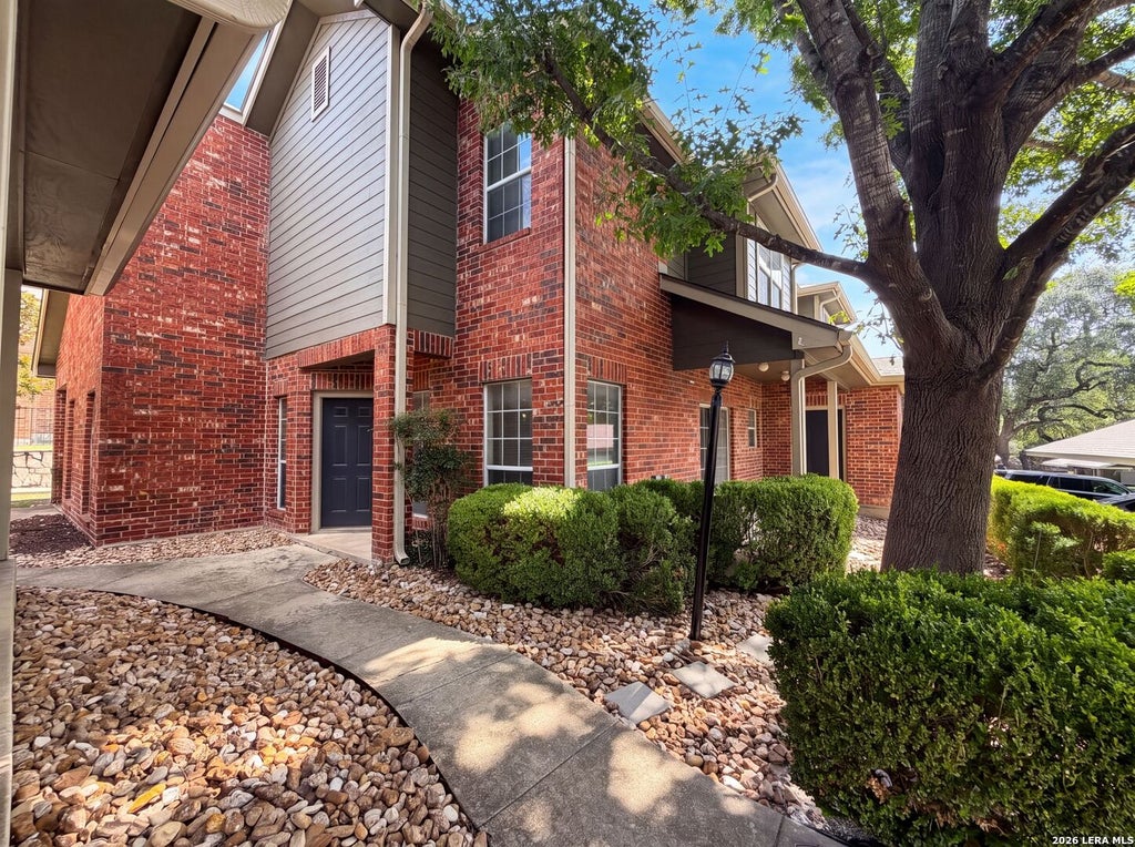 Photo of 40 CHAPEL HILL CIR UNIT, San Antonio, TX 78240 (MLS # 2002833)