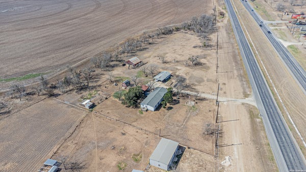 3100 US HIGHWAY 90 E, CASTROVILLE, TX 78009 - Image d9c1dbbba2c1bb6729e35cdf4c8ee1d3/4200747915