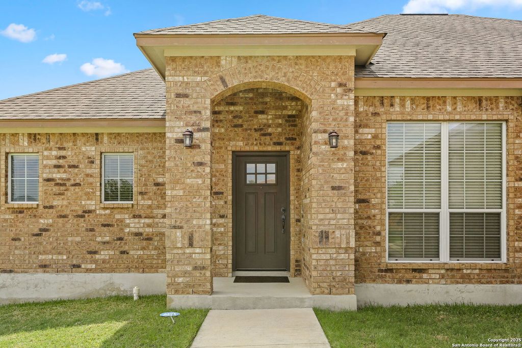 Photo of 124 Ridgecrest, Floresville, TX 78114 (MLS # 1907223)