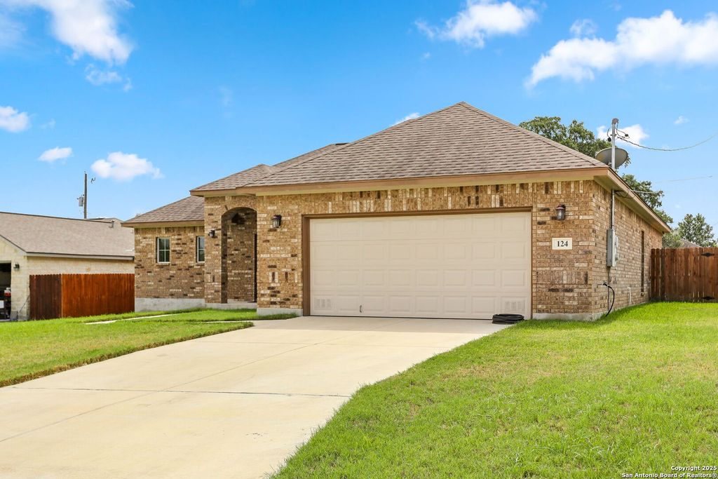 Photo of 124 Ridgecrest, Floresville, TX 78114 (MLS # 1907223)