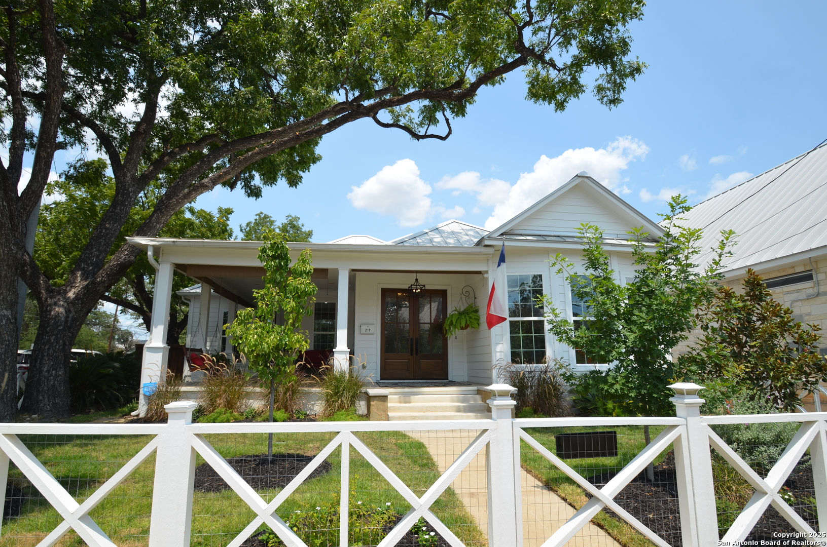 217 W Johnson