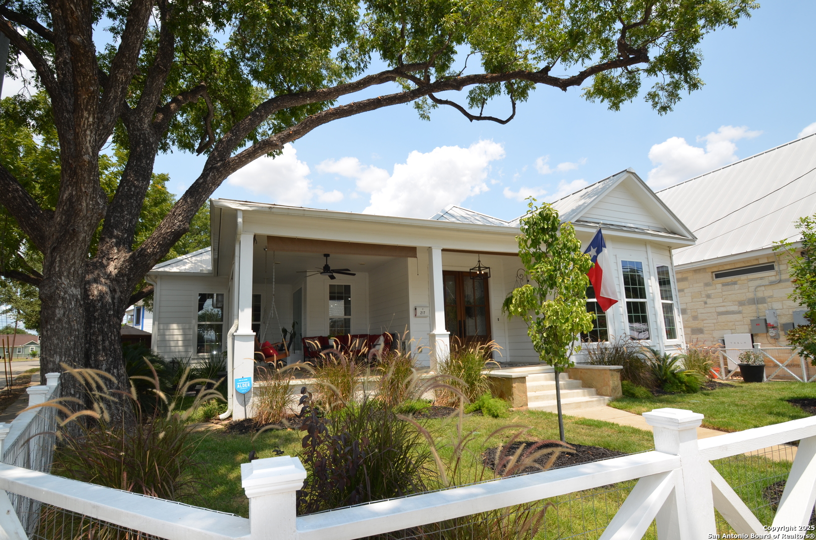 217 W Johnson
