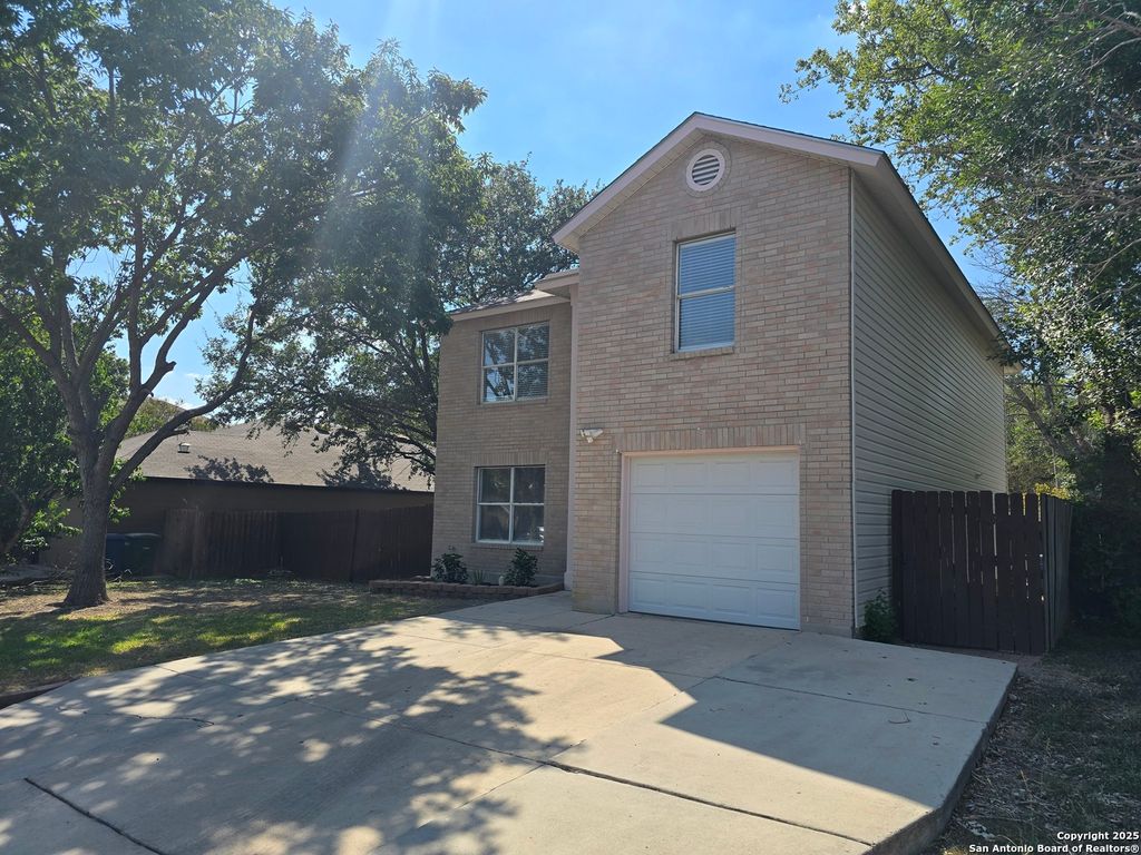 Photo of 13914 Villa Camino, San Antonio, TX 78233 (MLS # 1913183)