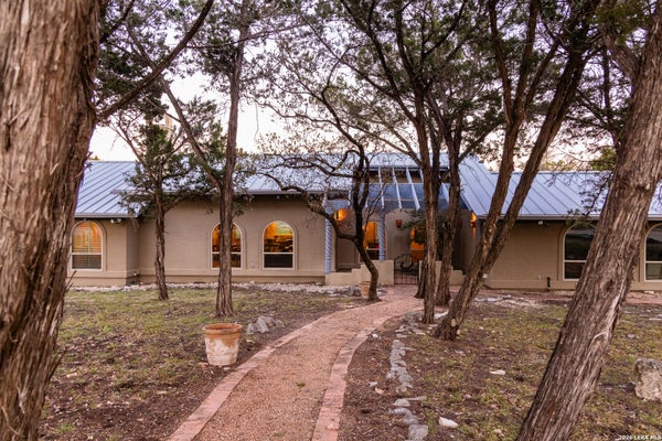193 RIM ROCK CIR W, INGRAM, TX 78025 - Image da27cf7c385dbcdf8f22b17bf93a6d9d/4288938261