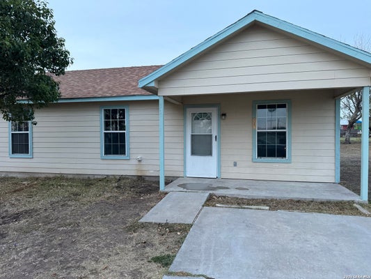 112 W SAN ANTONIO ST, RUNGE, TX 78151 - Image da2c1d7116e28c345f6adf6ea3de021f/994213232