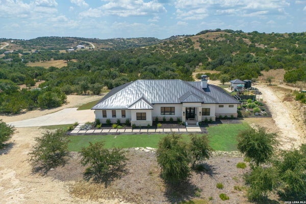 305 BIG SKY CT, BLANCO, TX 78606 - Image da2c2932f1e64305bc71aeed1d9fab83/4224842044
