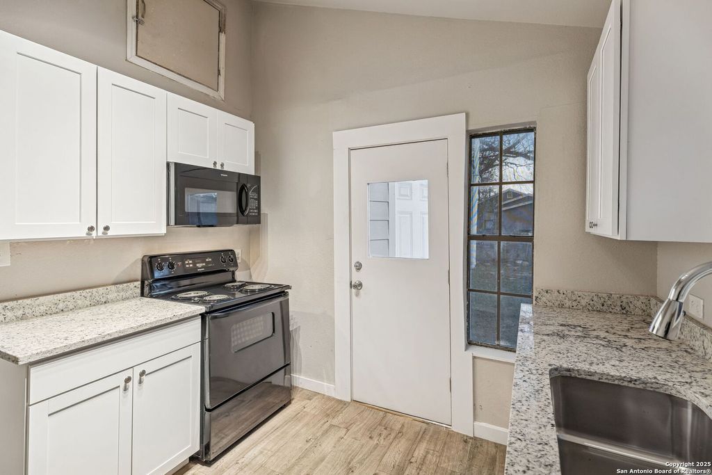 Photo of 2038 Hidalgo, San Antonio, TX 78207 (MLS # 1930089)