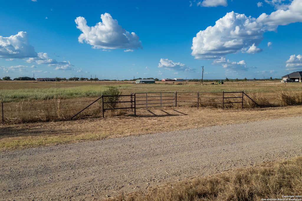 Photo of 1580 County Road 132, Floresville, TX 78114 (MLS # 1910647)