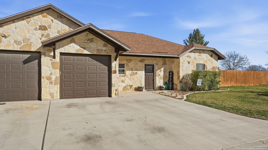 Photo of 230 Navarro Crossing # 6-B, Seguin, TX 78155 (MLS # 1933830)