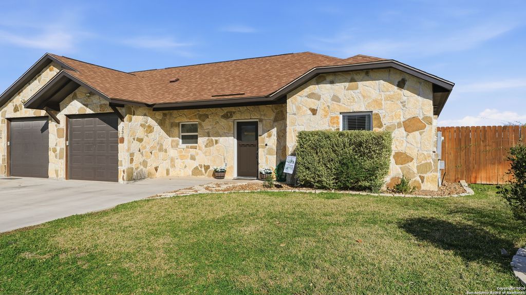 Photo of 230 Navarro Crossing # 6-B, Seguin, TX 78155 (MLS # 1933830)