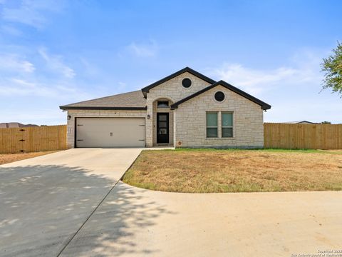 132 medium meadow Lytle TX 78052