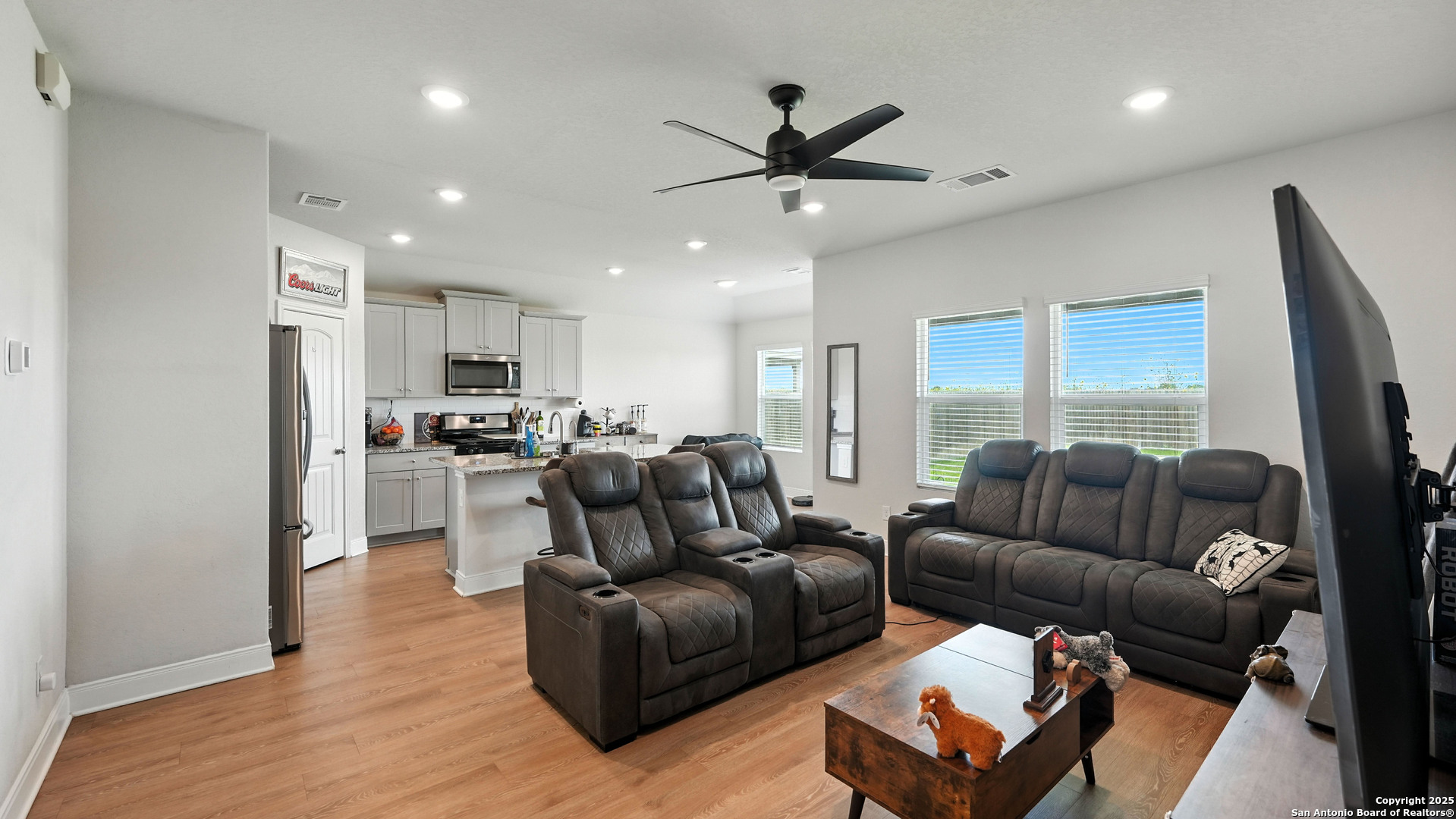 1046 Amble Oak