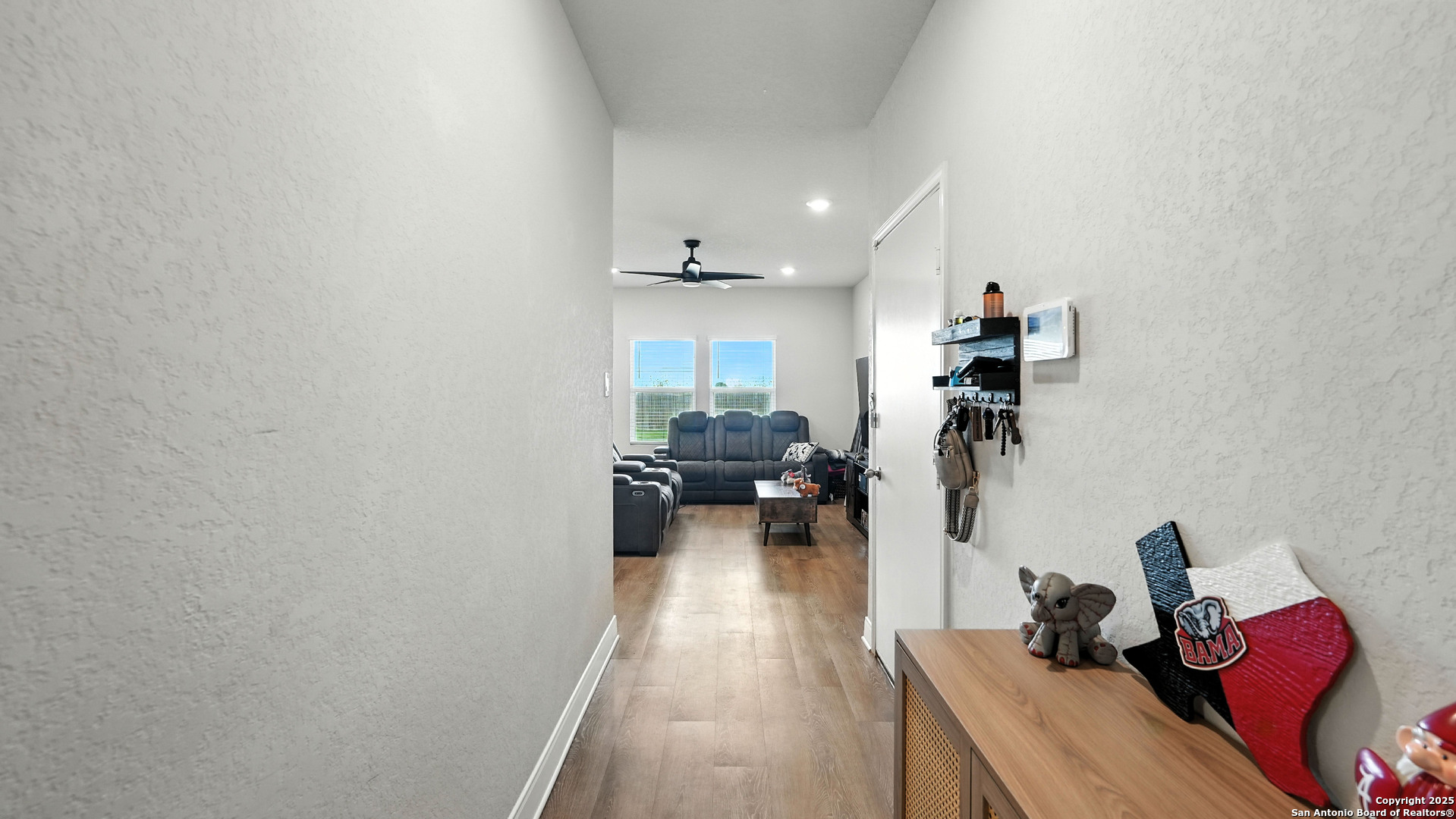1046 Amble Oak