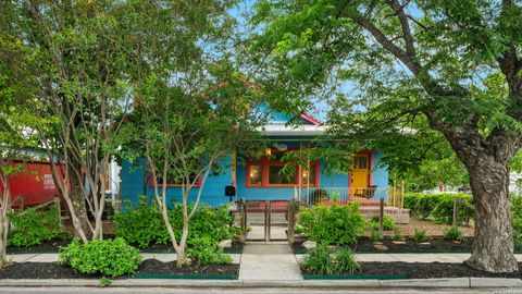 Photo of 736 E GUENTHER ST, San Antonio, TX 78210 (MLS # 1990092)