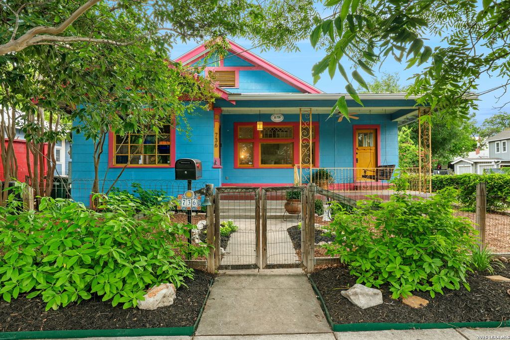Photo of 736 E GUENTHER ST, San Antonio, TX 78210 (MLS # 1990092)
