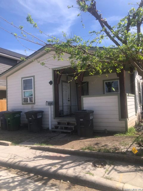 Photo of 454 Blue Bonnet, San Antonio, TX 78202 (MLS # 1951468)