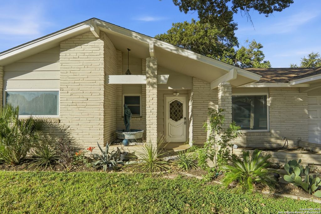 Photo of 3427 vinecrest, Kirby, TX 78219 (MLS # 1922865)