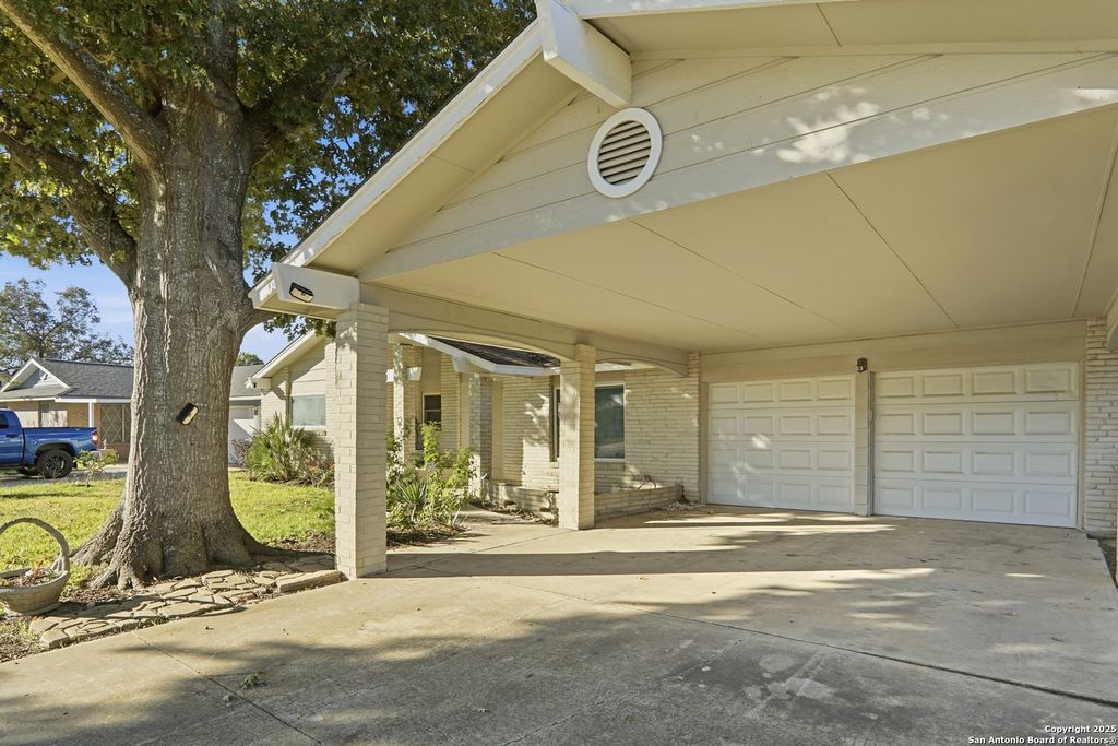Photo of 3427 vinecrest, Kirby, TX 78219 (MLS # 1922865)