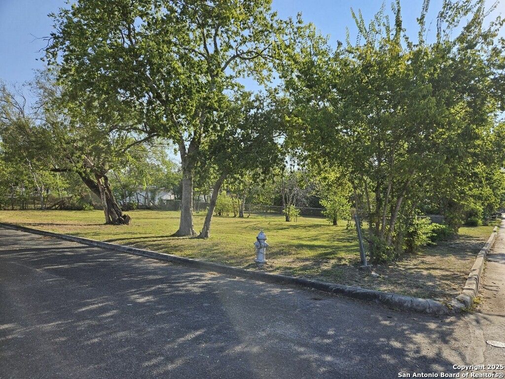 Photo of 546 Seay, Seguin, TX 78155 (MLS # 1896281)