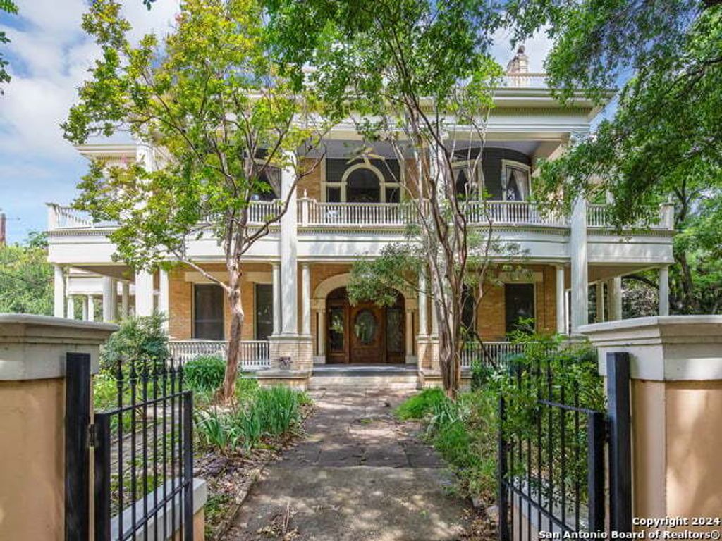 Photo of 241 KING WILLIAM, San Antonio, TX 78204 (MLS # 1785611)