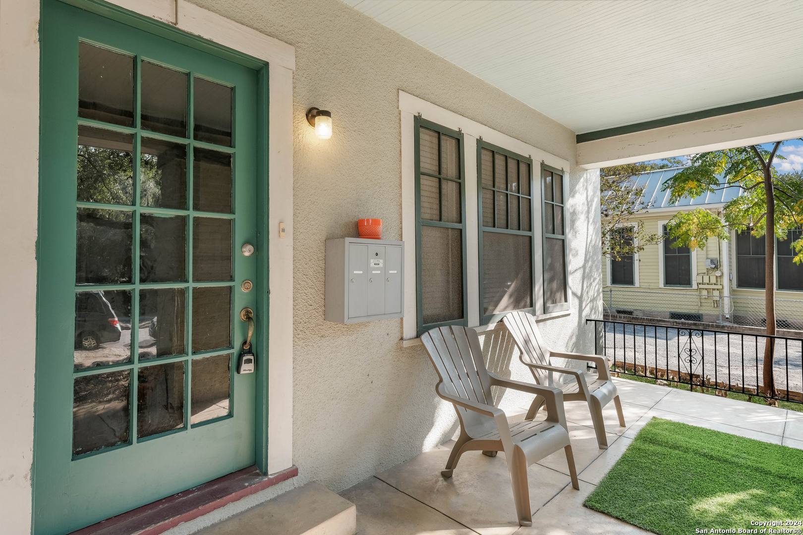 121 W Woodlawn Ave 1