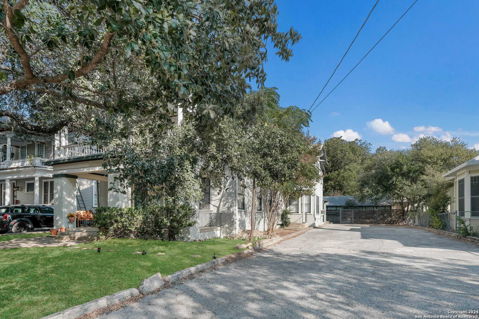 121 W Woodlawn Ave 1