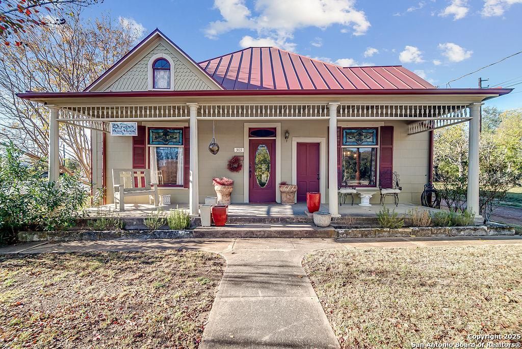 Photo of 303 W Austin, Fredericksburg, TX 78624 (MLS # 1917390)