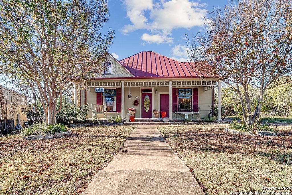 Photo of 303 W Austin, Fredericksburg, TX 78624 (MLS # 1917390)