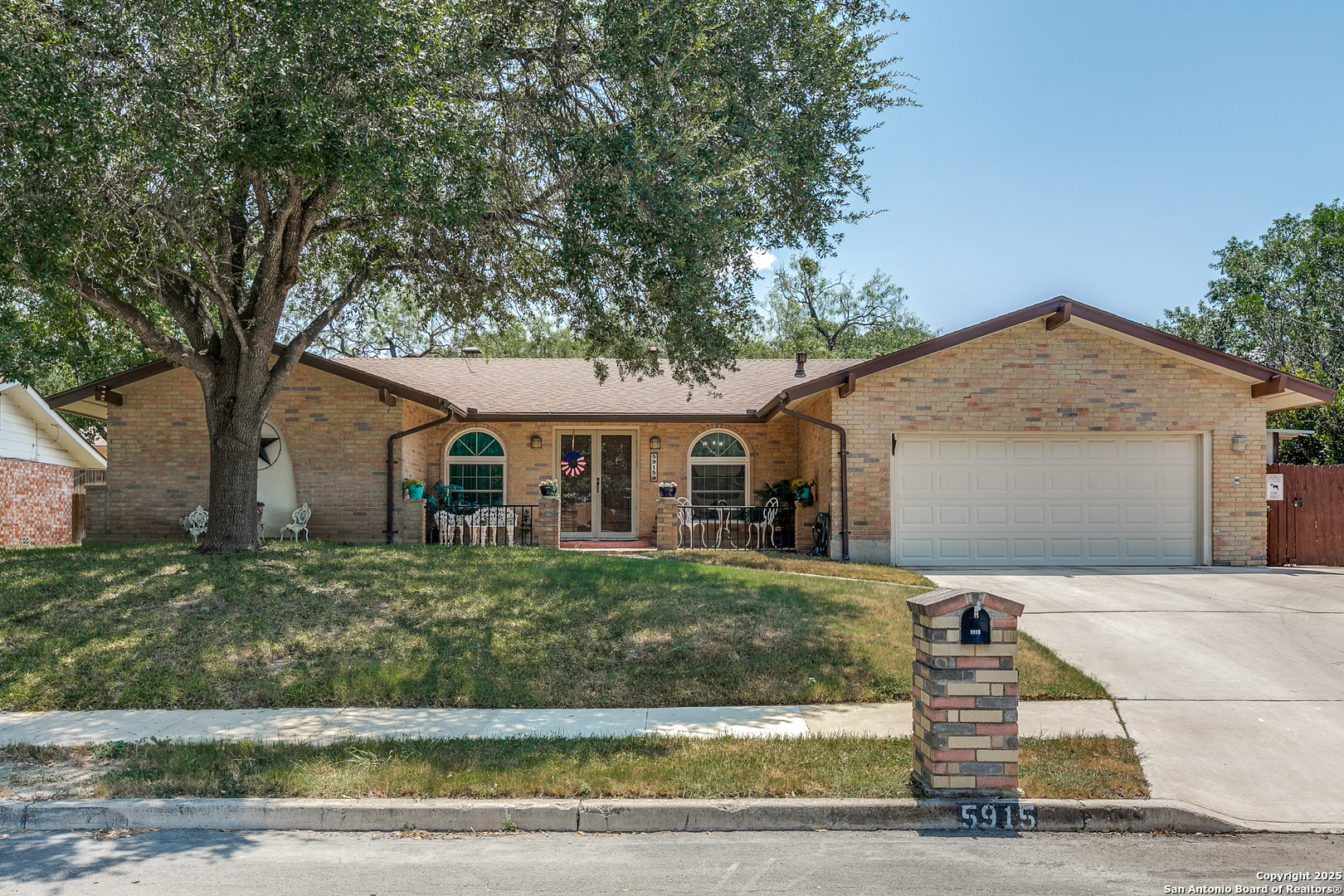 5915 Seneca Dr