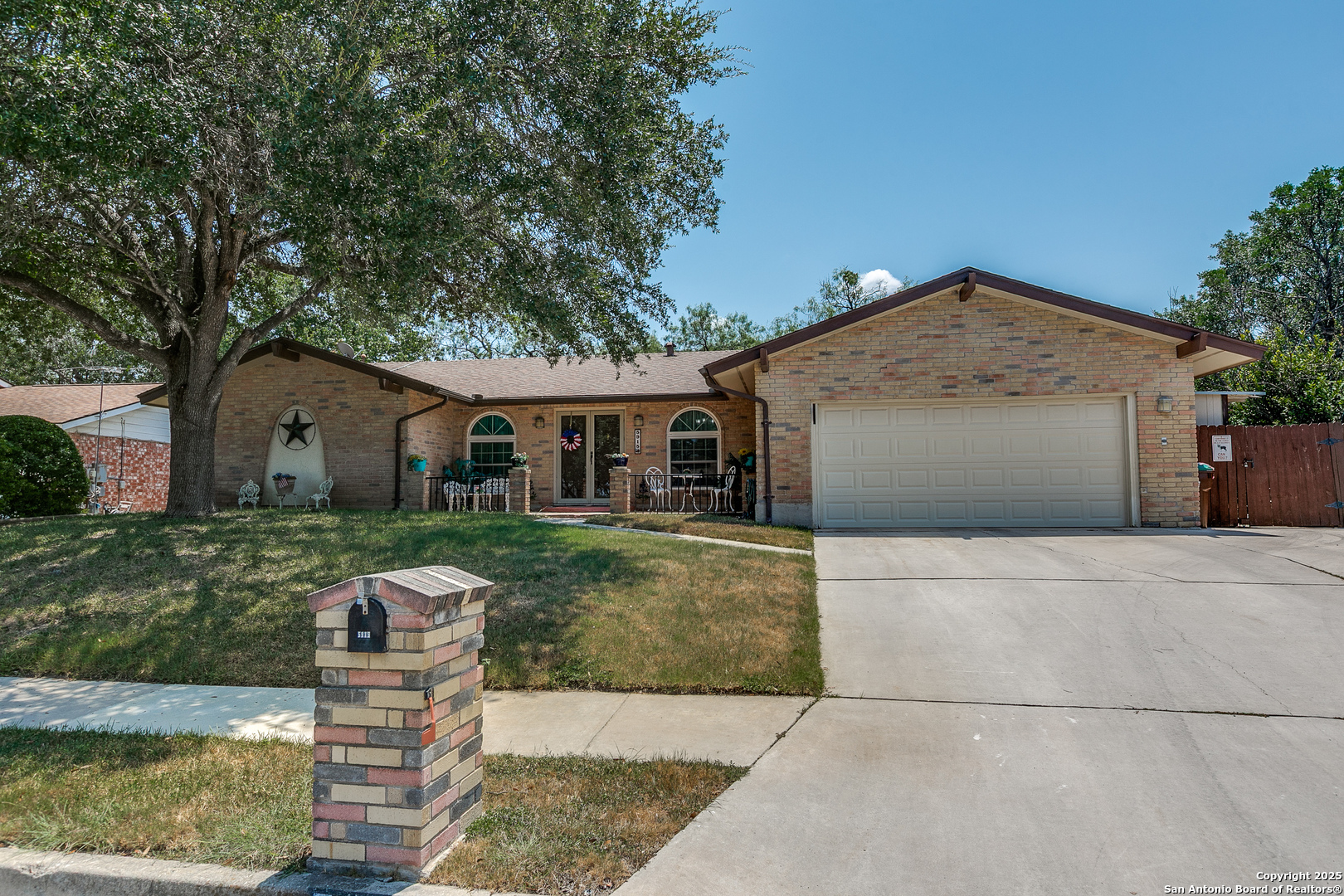 5915 Seneca Dr