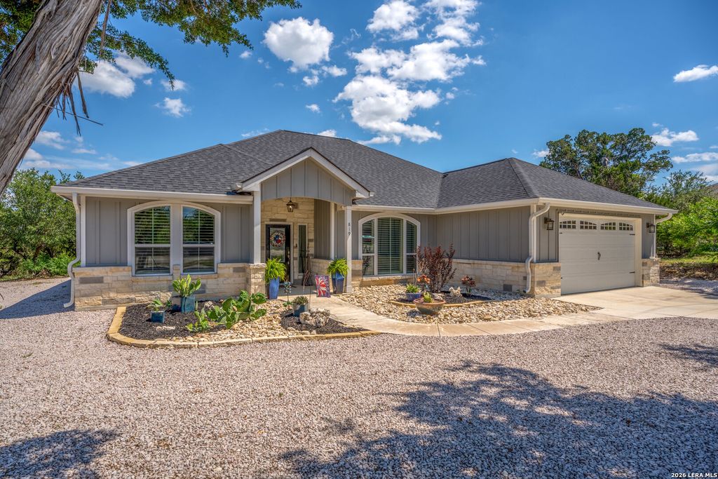 Photo of 819 Primrose Path, Canyon Lake, TX 78133 (MLS # 1966537)